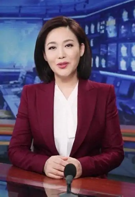 央视主播郑丽:37岁高龄产子,婆婆终于开心了,全家欢乐不停!