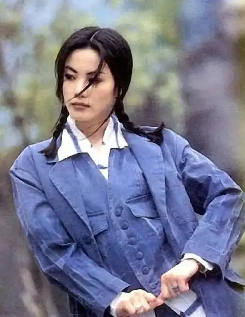 王菲太会穿30年前的穿搭竟然时髦成这样