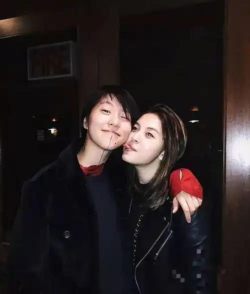 窦靖童亲爸亲妈,后爸后妈,及"异父异母三姐妹"间的凌乱关系_窦唯_王菲