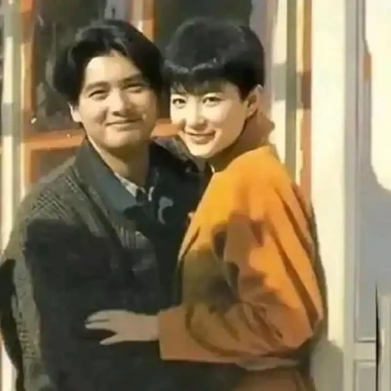 周润发和林青霞年轻的时候也算是一对金童玉女了