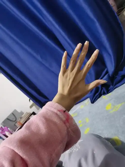 就是想找一份手模的网拍工作,全身上下就手好看一点