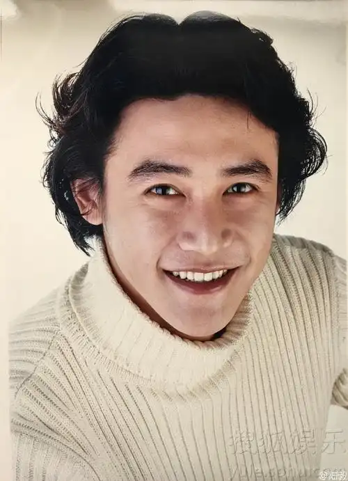 混血王子!陆毅晒长发旧照 鲜嫩好帅气