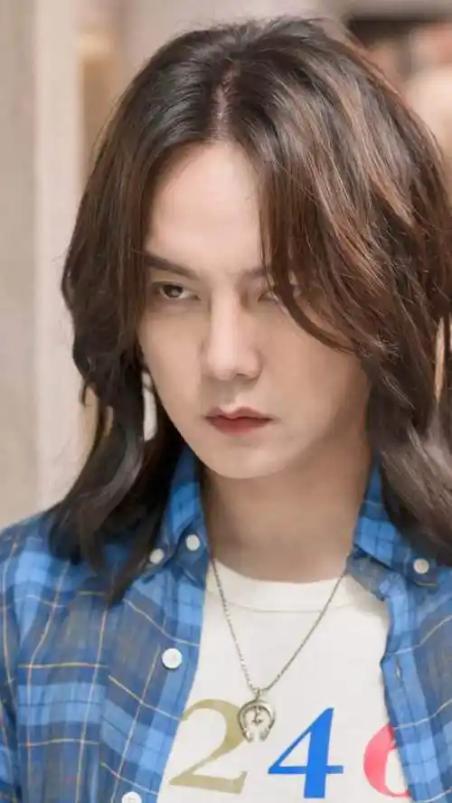 你们是喜欢尹正短发还是长发呢?