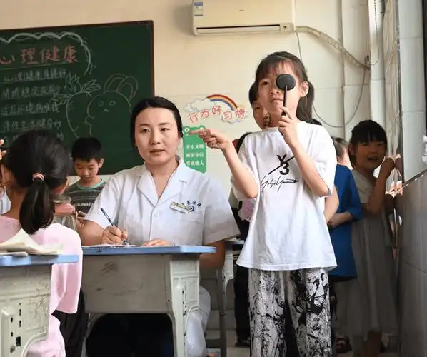 洛宁县知联会携手雪亮眼镜百万捐赠系列活动之——走进马店镇