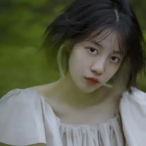 关注  李溪芮 爱豆头像