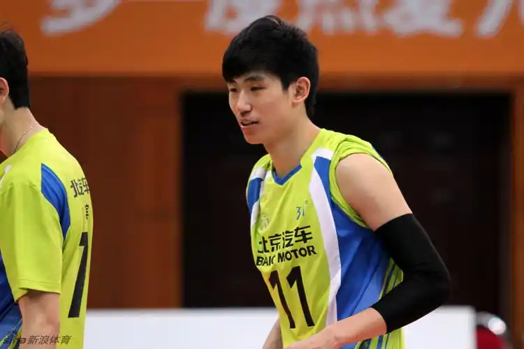 刘力宾接发球专注 支持   键翻阅图片 列表查看 大图 全屏观看 17