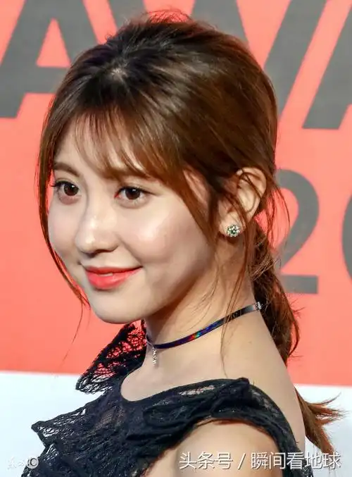 李梦颖早前亮相活动,网友:她也是拼出去了,让人挪不开眼睛!