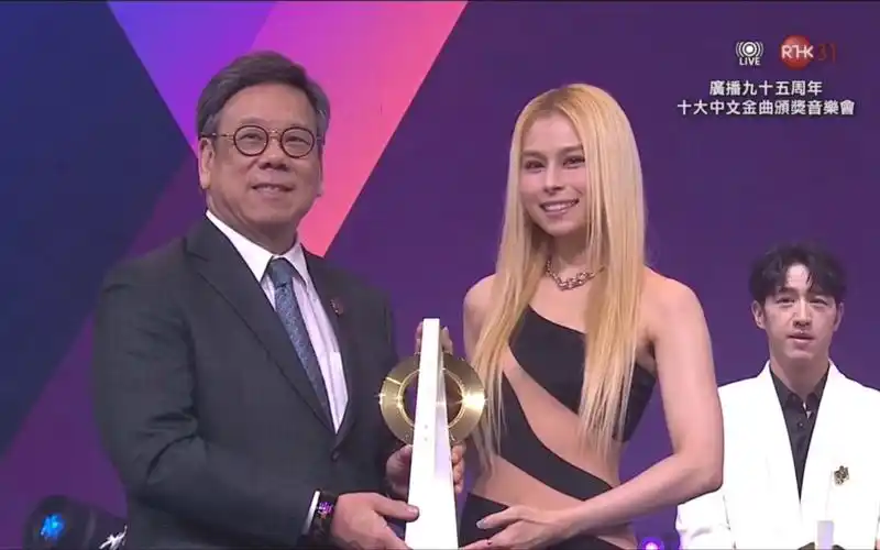 十大中文金曲頒獎禮 | 優秀流行歌手大獎:gin lee李幸倪