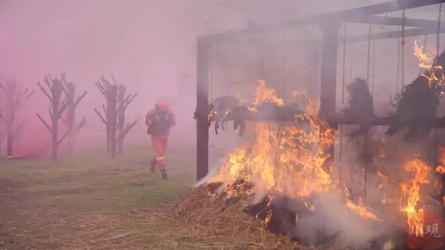 c视频︱追光"火焰蓝" c视觉摄影师走进省森林消防总队感受热血激情