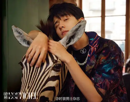 刘昊然拍摄写真大片 少年意气显露锋芒