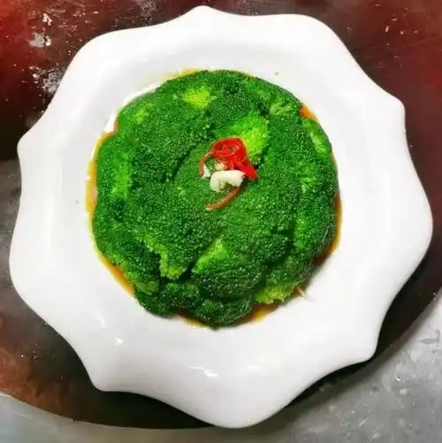 白灼西兰花的做法