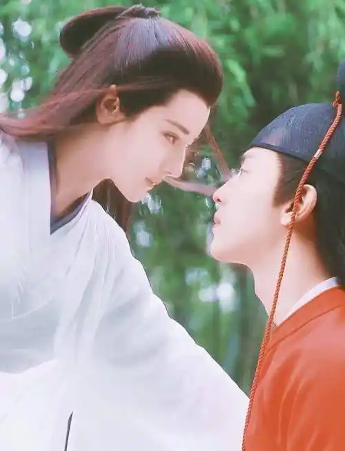 原创原创一千零一夜热巴与邓伦的十张合影图2吓坏邓伦图9甜蜜暴击