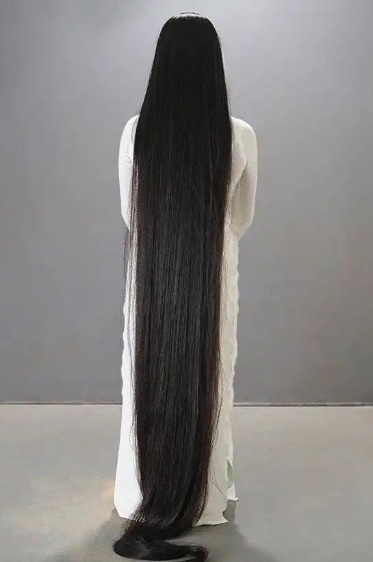 黄氏兰和她女儿的合影,她女儿也蓄发,只是比她的短一些.