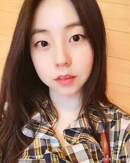 单眼皮的女孩 也有不容的漂亮