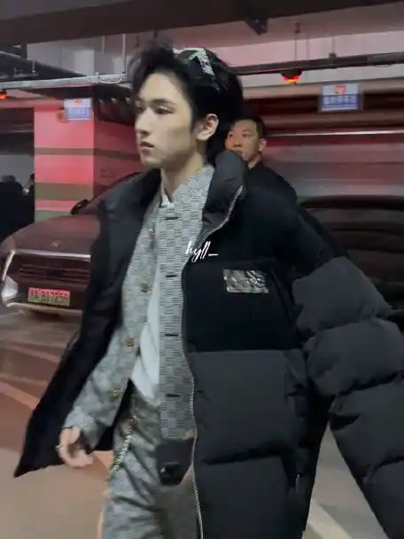 西装…短裤…白袜@时代少年团-严浩翔1.