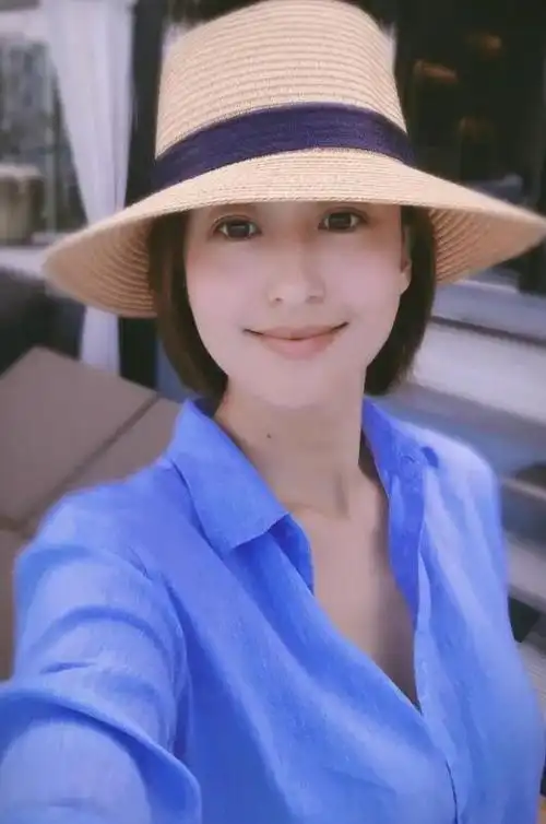 央视美女主持人张蕾素颜生活照曝光不化妆时原来她长这样