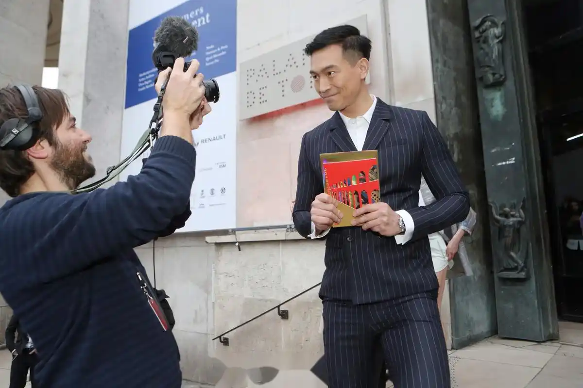 继纽约时装周后的巴黎之行,纪焕博被赞誉"2018国际时装周"