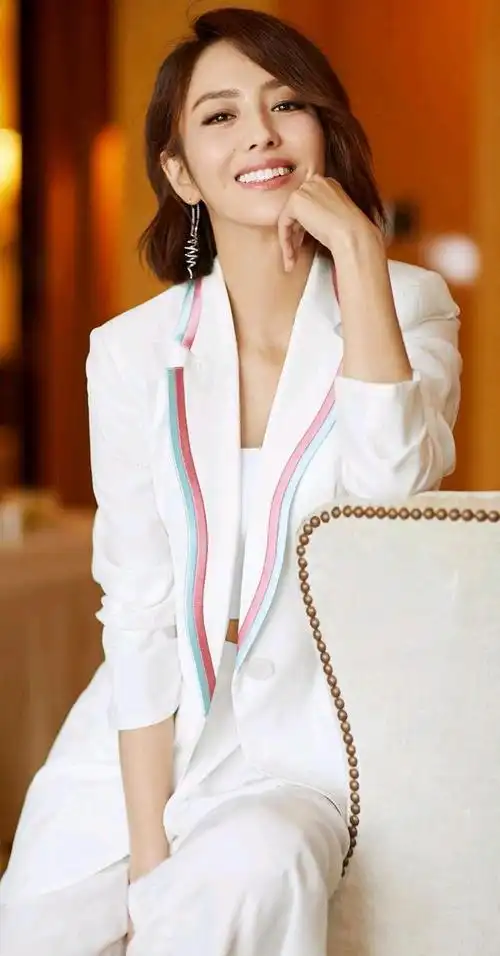 佟丽娅西装照,优雅知性成熟干练的气质女神