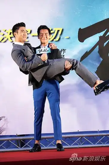 破风彭于晏公主抱崔始源扛起票房