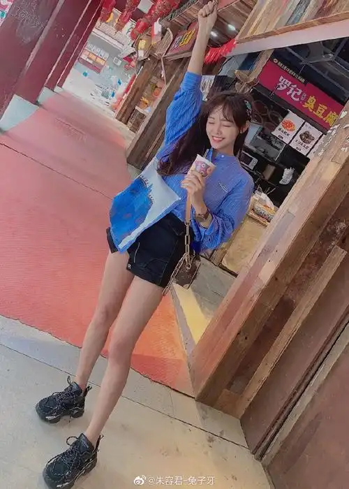 兔子牙[超话]##每天安利朱容君##可盐可甜. 来自兔子牙v遇见 - 微博