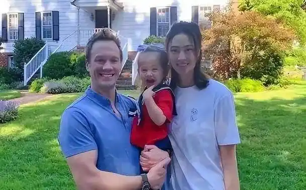 女排"背飞女王"马蕴雯退役后,先是传出与刘翔的绯闻,而后又选择嫁给比