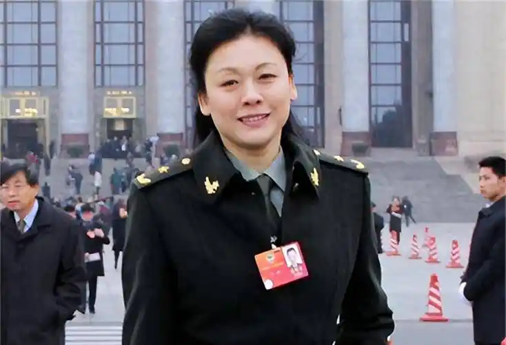 我们最女子将军,刘敏少将,她究竟有多美?_舞蹈_比赛_父母