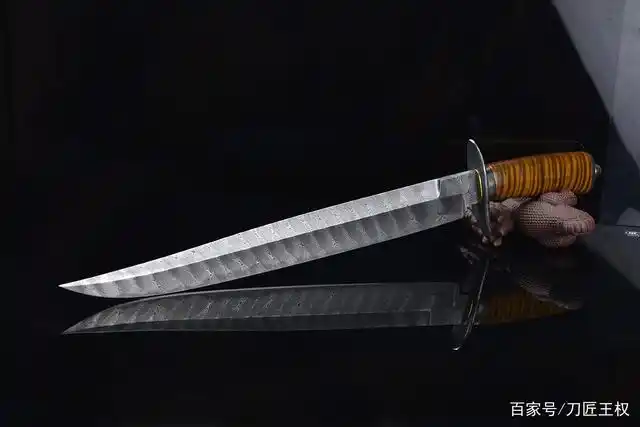 「鉴赏」金丝虎纹枫木旋转纹大马士革刀