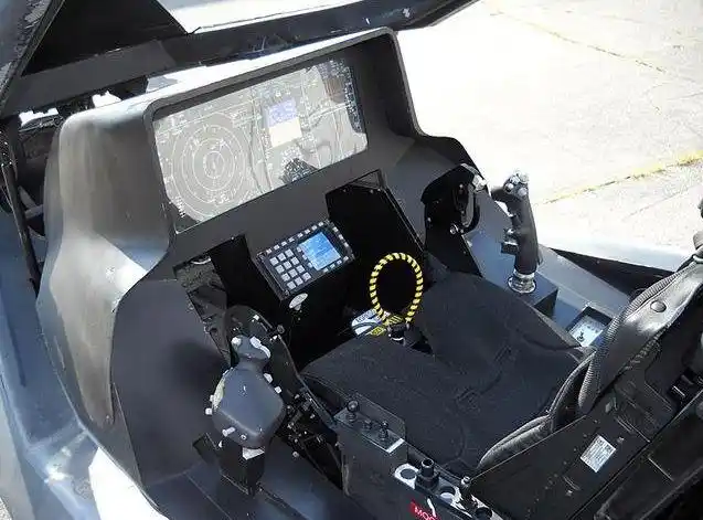 歼-16座舱首次曝光,大尺寸下显不输f-35更加人性化