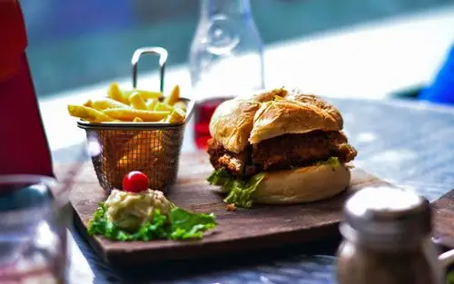 壁纸 汉堡包,炸薯条,食物 5120x2880 uhd 5k 高清壁纸, 图片, 照片