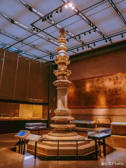 杭州博物馆坐落于西湖南面,毗邻河坊街历史文化街区,是一座展现杭州