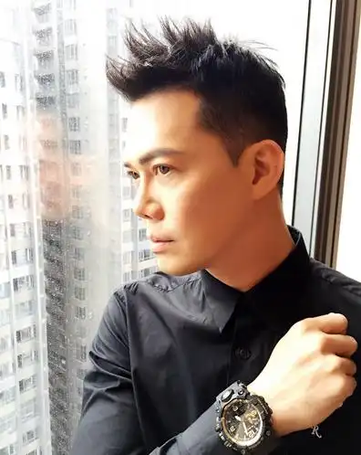 家庭幸福的谢天华有魅力是单身男人学习的榜样