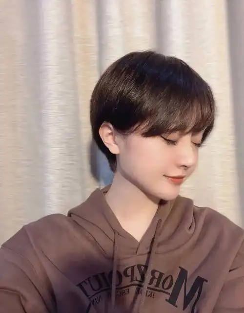 夏季清凉短发,发型推荐#发型设计  #周末去哪儿  #女生短发发型