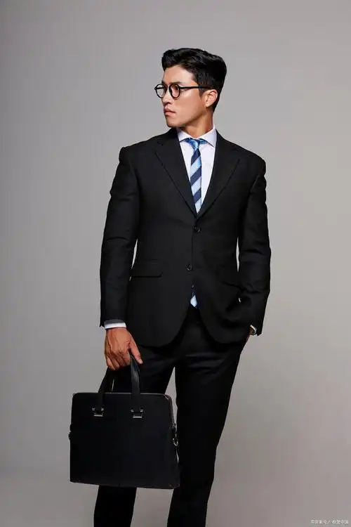 男人多少岁适合穿西装?桂人装给你解答