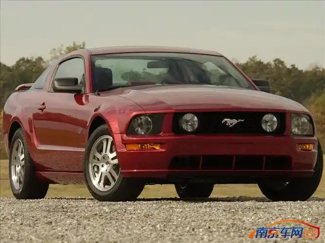 2005款福特野马gt