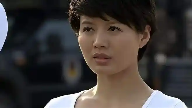 特种兵之火凤凰:雷神太帅,穿上警服照样霸气泄漏,女兵变迷妹!