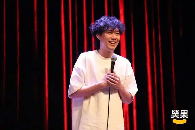 解锁笑果脱口秀78小北也是烫头少年了60