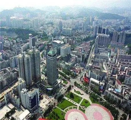 十堰,这座湖北省最年轻的地级市之一,在汽车工业上有着东方底特律之城