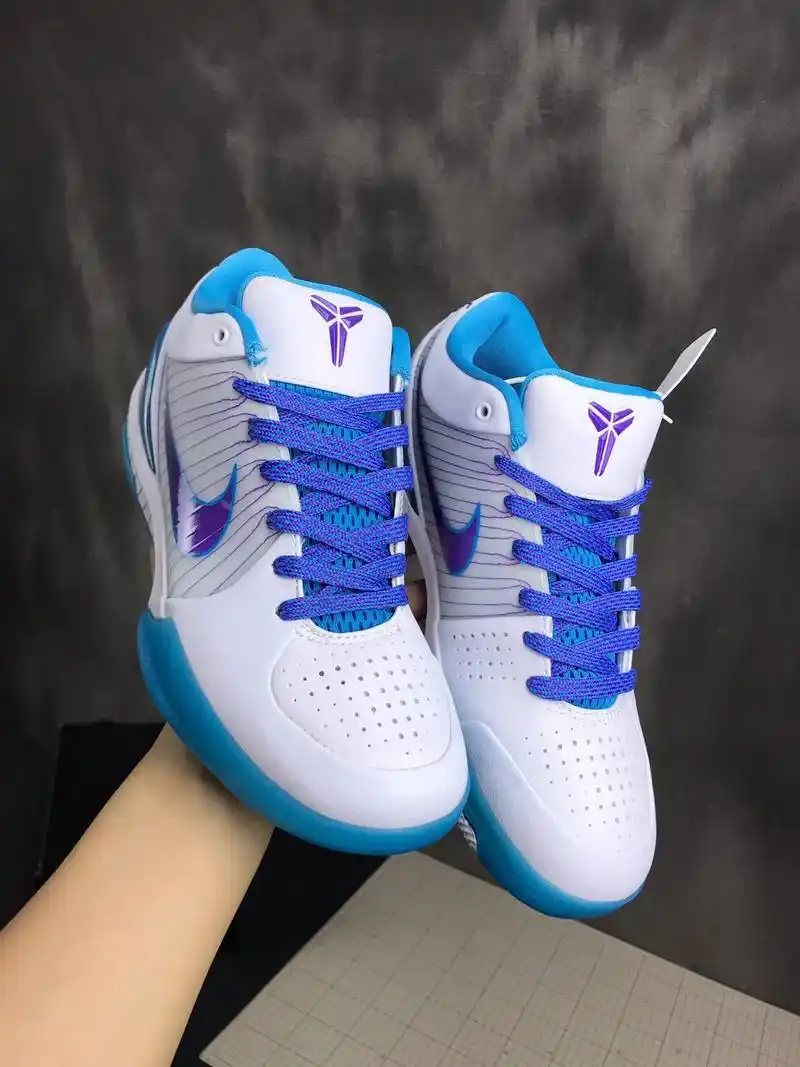 kobe 4 zk4 科比4代 黄蜂选秀日 专业实战篮球鞋 av6339-100 根据科比