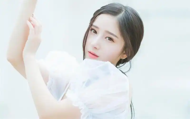 清新麻花辫女孩宽屏壁纸