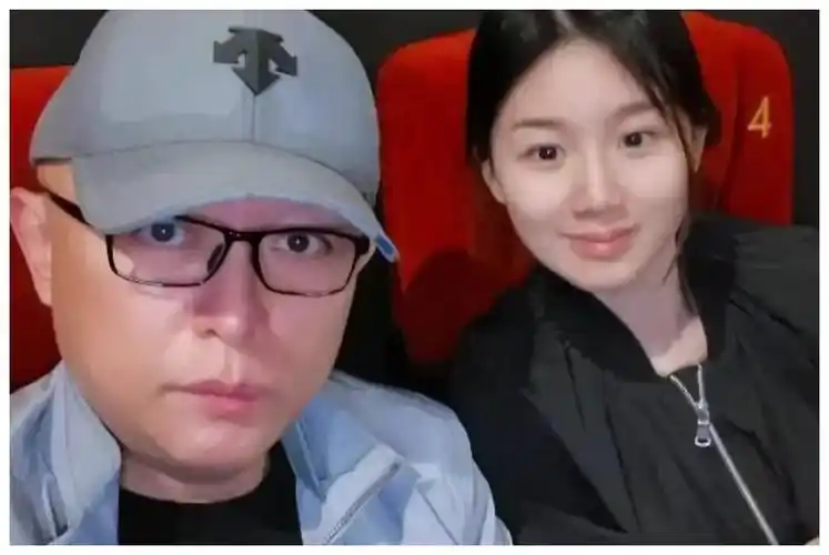 主持人孟非晒与女儿合照,内涵女儿不想结婚,24岁孟星亚颜值超高