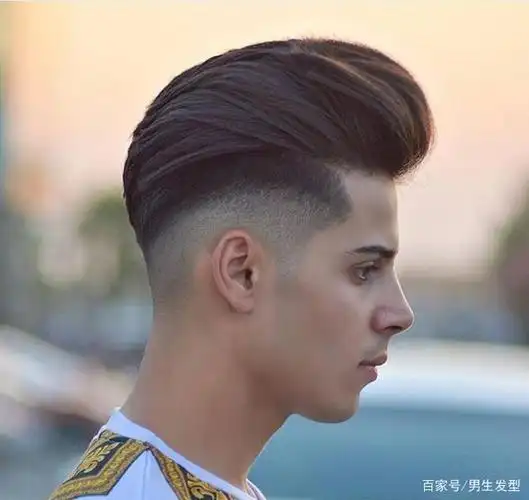 8款男士"两边剃光"发型真帅气,渐变的层次感越看越时髦