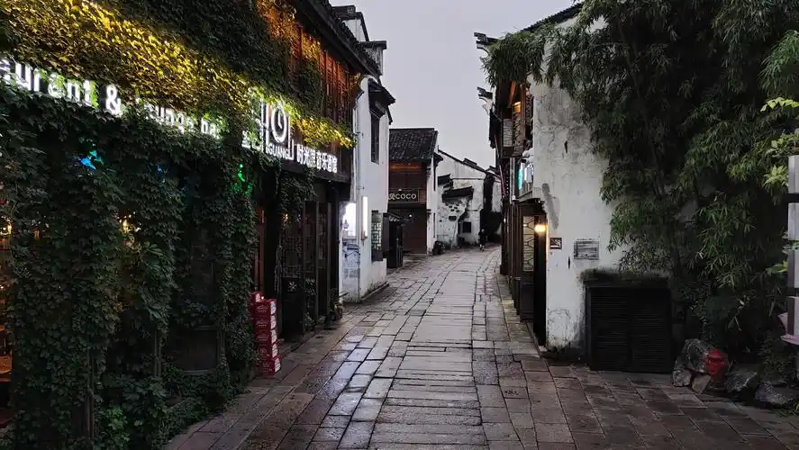 夜幕降临下的嘉兴月河历史街区,藏在现代都市里古色古香的美景