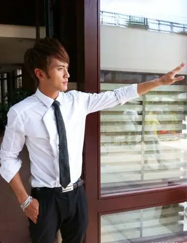 《爱情睡醒了》热拍 徐正曦高温下"全副武装"