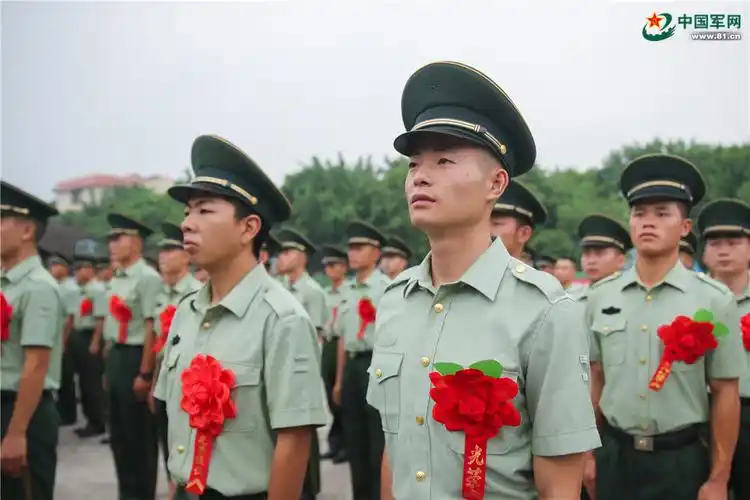 致敬老兵|武警退伍老兵挥泪别军营