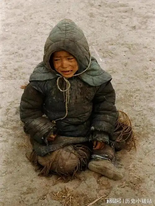 1942年河南大饥荒彩色老照片饥饿的儿童们是最弱势和无助的群体