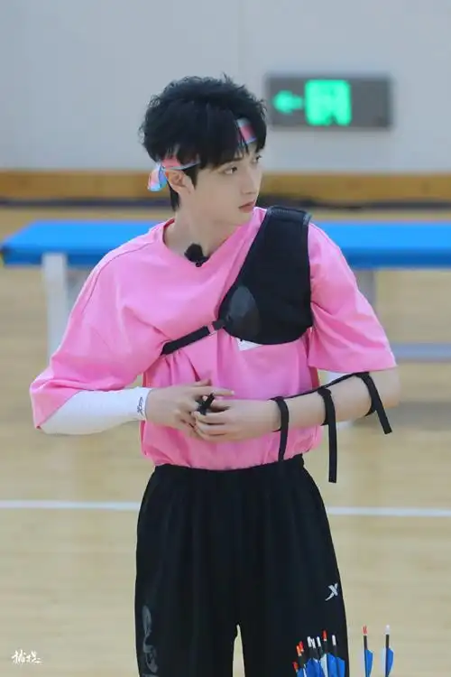 严浩翔 音轨成诗十八拍##严浩翔夏日运动会饭拍生图##tf家族夏日运动