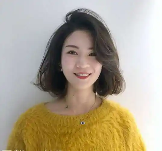 适合脸圆女生的中短发(适合脸圆脸大的女生短发)