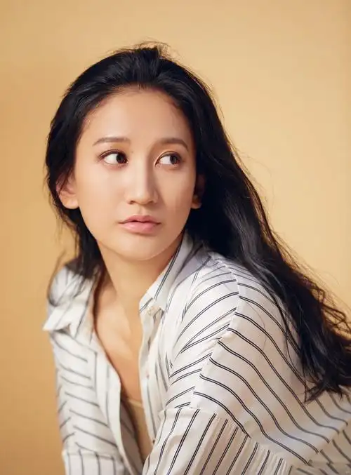 "怪力女孩"曾泳醍写真曝光 自然从容气质温婉