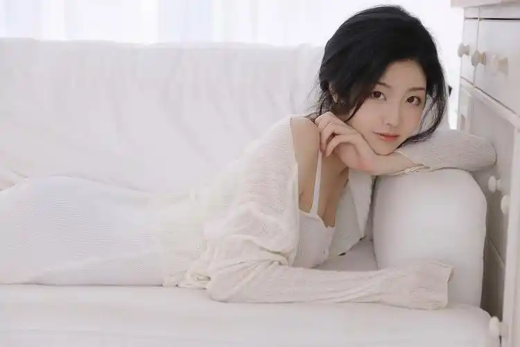 推 荐爱我就忘掉地球上其他41亿女孩91韩系时尚杂志|体验女明星走