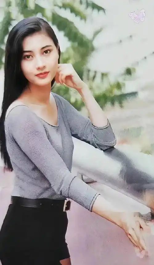 45岁李嘉欣写真曝光,丰满身材配上才华,这谁顶得住的赞美声潮涌而